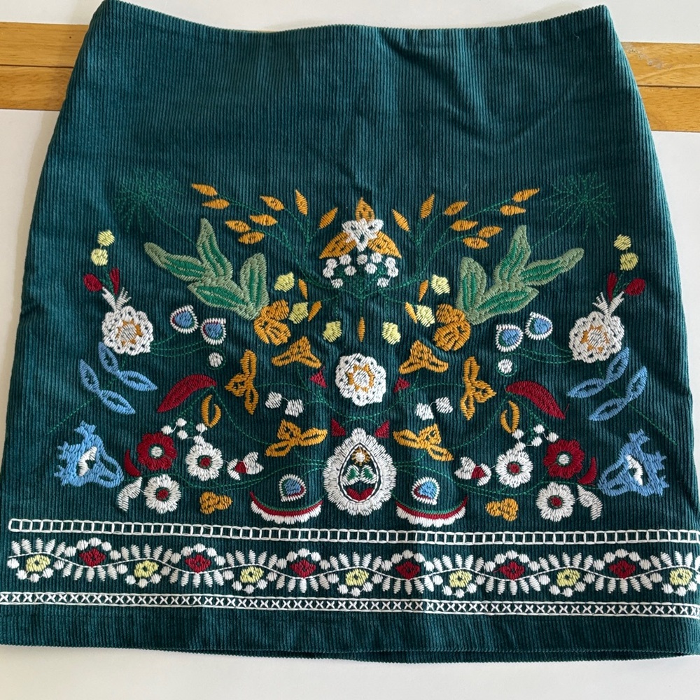 Simplee Apparel Teal Embroidered Mini Skirt Sz M - Picture 2 of 8